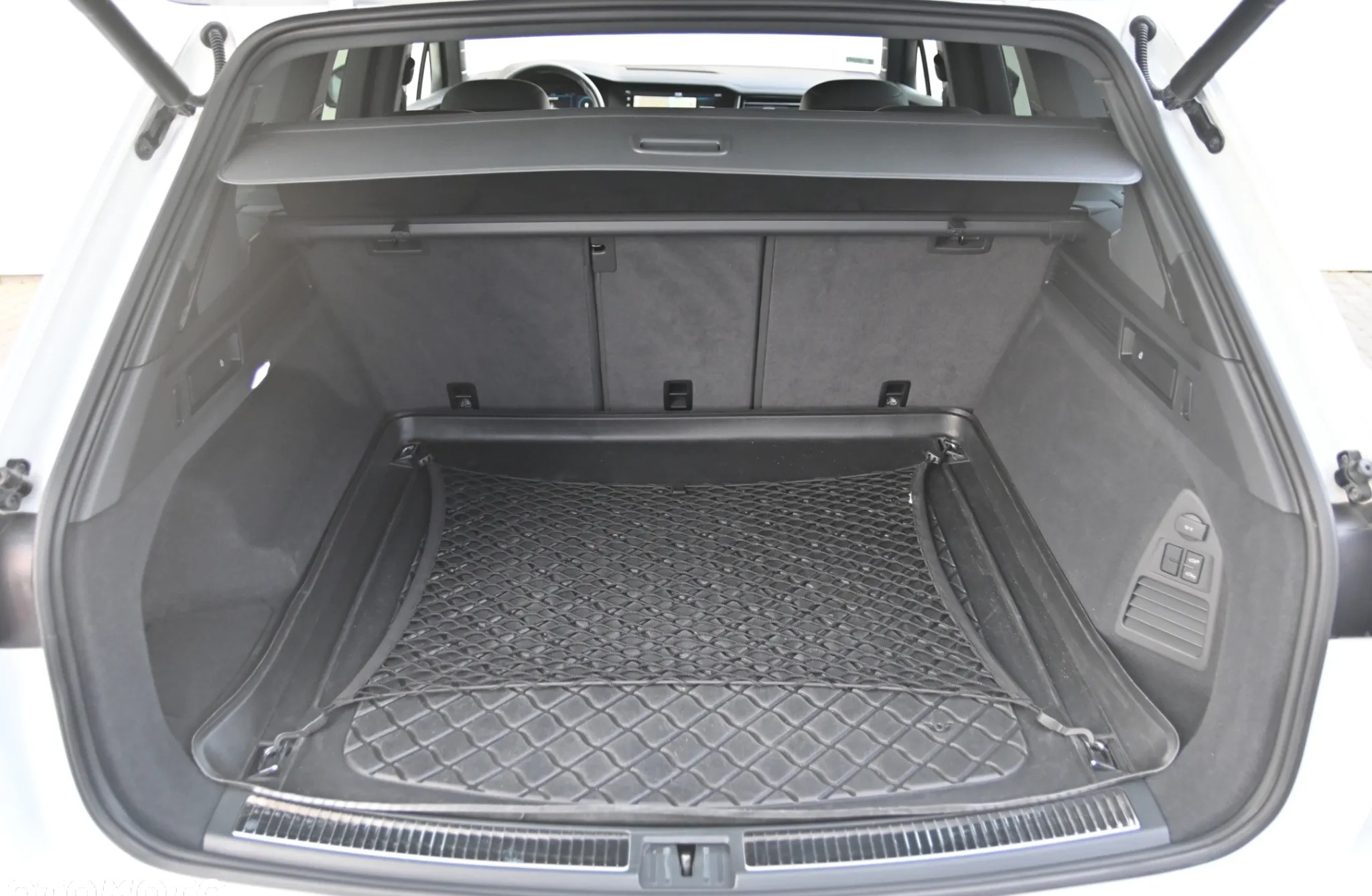 Volkswagen Touareg cena 279900 przebieg: 109252, rok produkcji 2019 z Siechnice małe 667